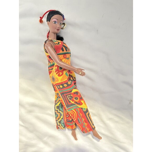 Vintage, Integrity Toys African American Doll With African Clothing, 11.5" 1995 - Picture 3 of 8